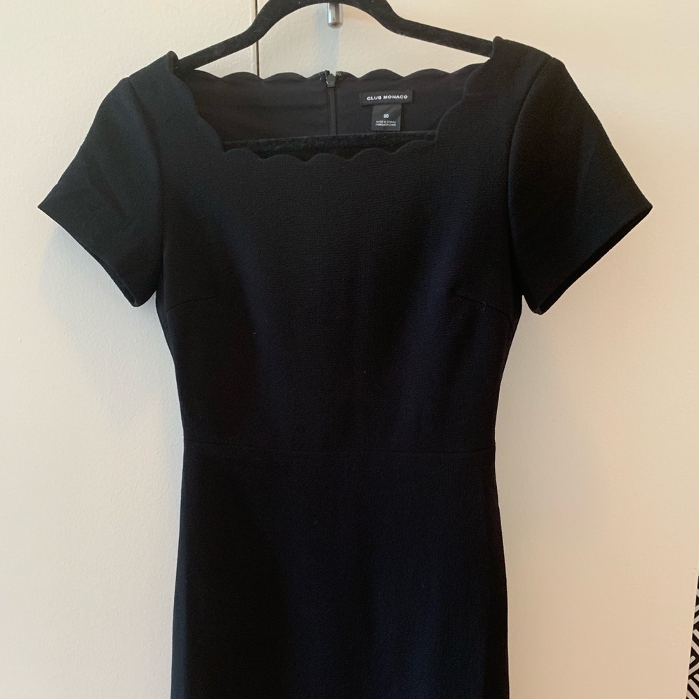 Club Monaco mini scalloped neckline dress size 00